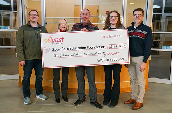 Vast Broadband Donates Funds For 10 iPads